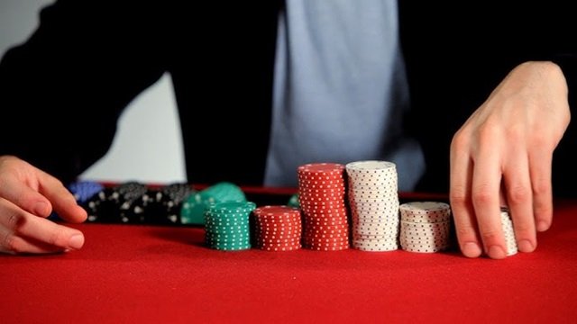 Cách để chơi chiến thuật bluff trong poker Cách để chơi chiến thuật bluff trong poker