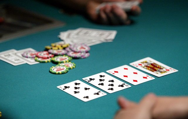 Thời điểm nào nên bluff trong poker? Thời điểm nào nên bluff trong poker?