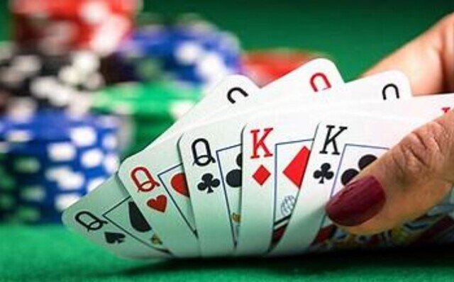 Poker hay Xì tố là trò chơi bài bắt nguồn từ Mỹ Poker hay Xì tố là trò chơi bài bắt nguồn từ Mỹ