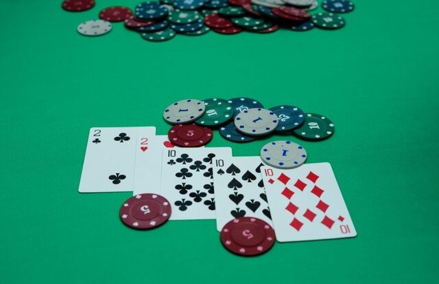 Stud poker hiện nay đã trở nên phổ biến và thường có mặt ở các sòng bạc online Stud poker hiện nay đã trở nên phổ biến và thường có mặt ở các sòng bạc online