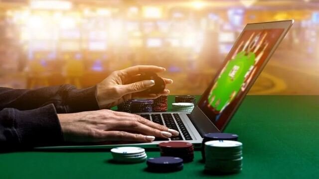 Lưu ý những lá bài trên bàn khi chơi poker trực tuyến Lưu ý những lá bài trên bàn khi chơi poker trực tuyến